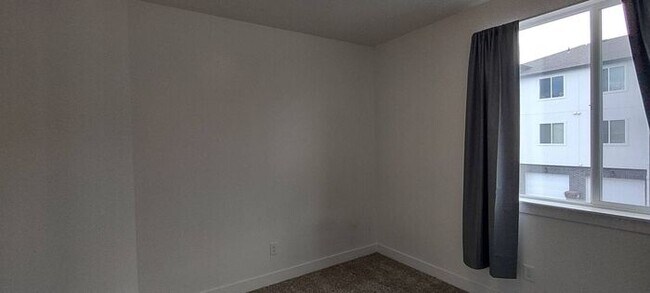 Building Photo - Incredible Vineyard Condo with Garage