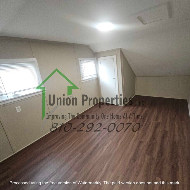 Building Photo - 1042 Gillett St