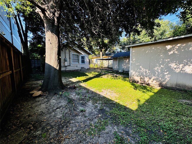 Building Photo - 704 Ridge St