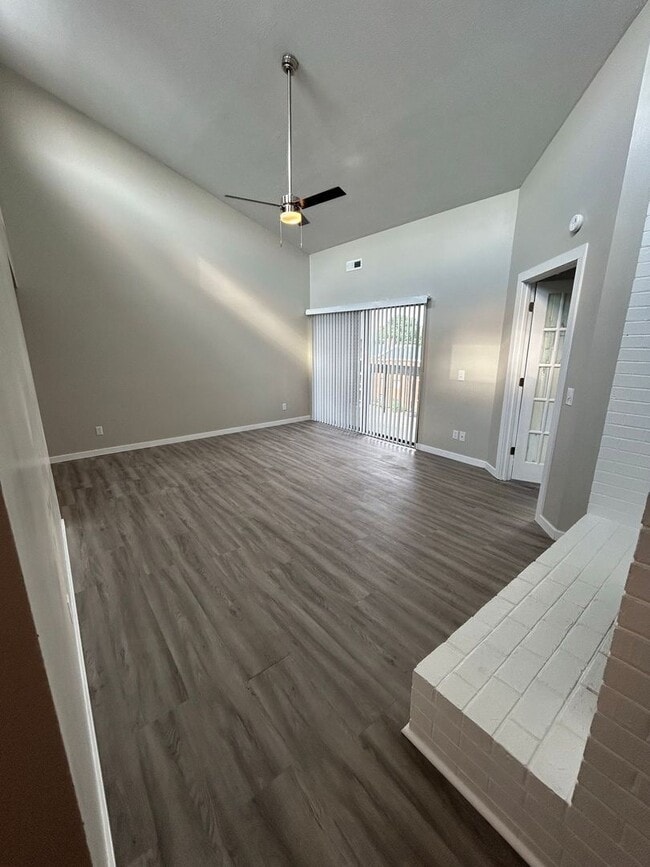 Building Photo - 1018 Blue Ridge Dr