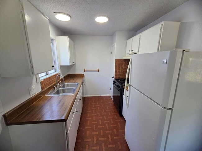 Building Photo - 2810 Dillion Hill Dr