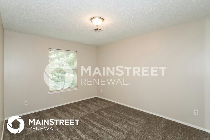 Building Photo - 3800 Larkwood Dr