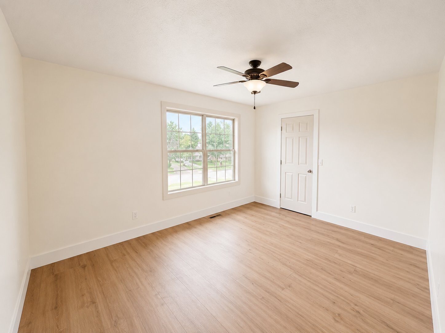 Building Photo - 991 Glen Oaks Dr