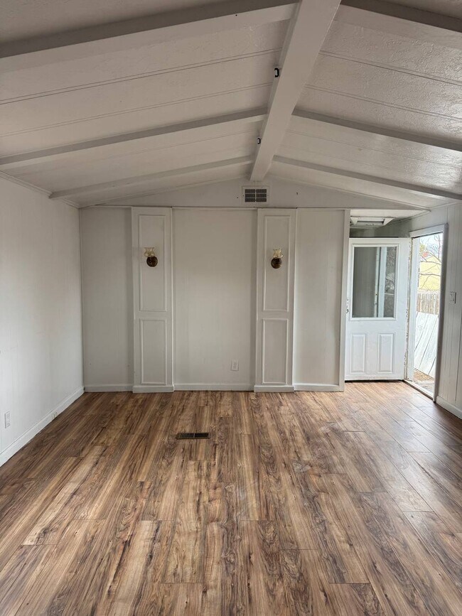 Building Photo - SALINA RENTALS - TRLR #6