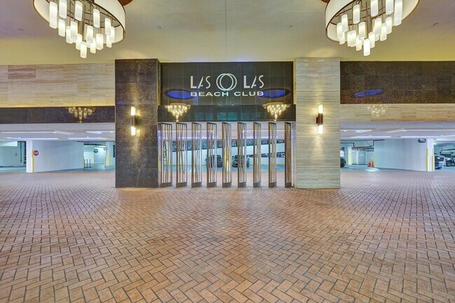 Building Photo - 101 S Fort Lauderdale Beach Blvd