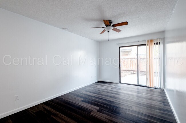 Building Photo - 4308 Parkwood Ct