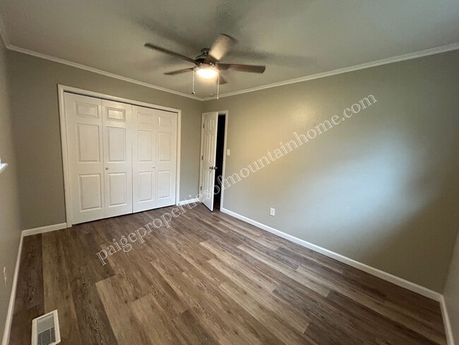 Building Photo - Stunning 4-bedroom, 2-bath Home with Attached Garage