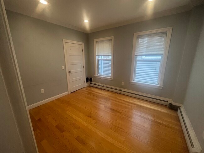 Building Photo - 841 Dorchester Ave