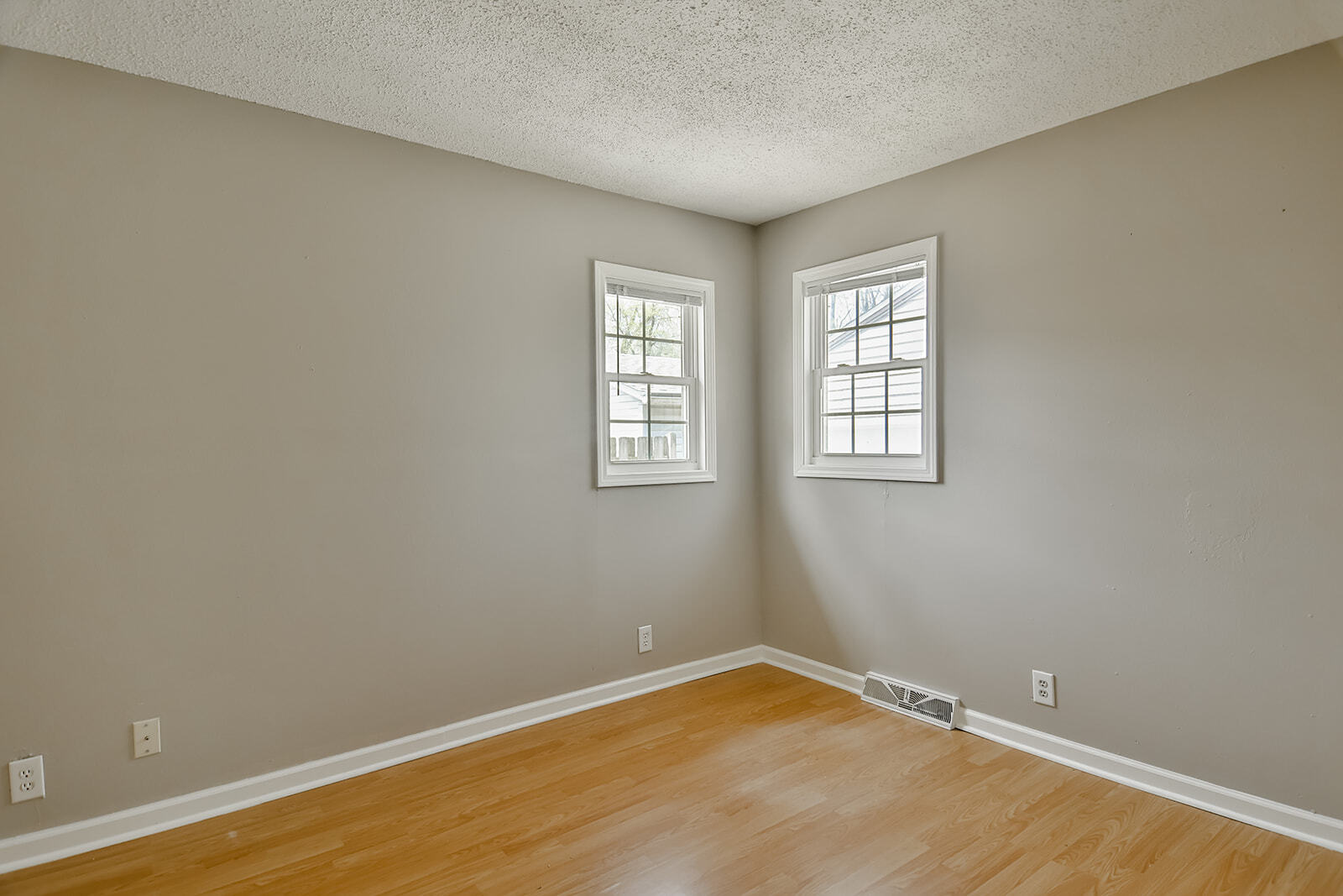 first floor bedroom - 314 Clifford Ave