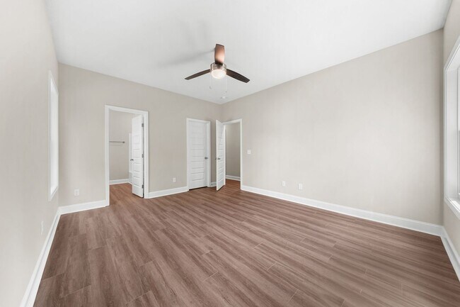 Building Photo - 135 Avalon Trce