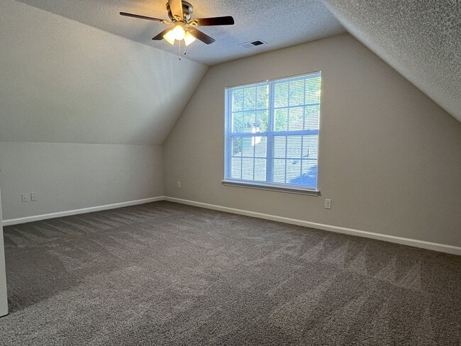 Building Photo - Updated 4 Bed Home in North Charlotte