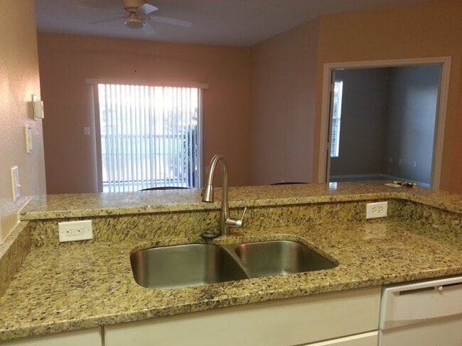 Building Photo - 5572 Metrowest Blvd