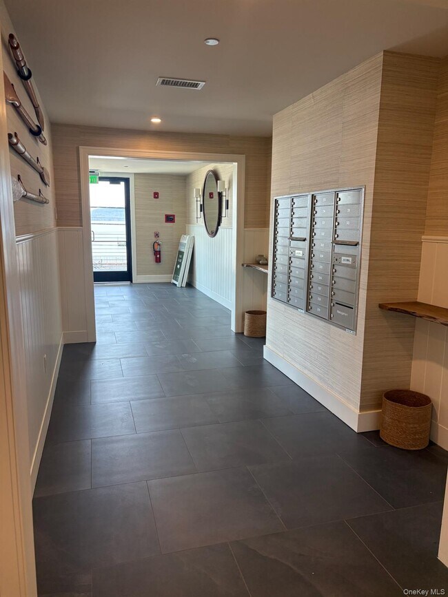 Building Photo - 25 S Riverside Ave