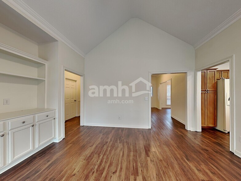 Building Photo - 109 Magnolia Dr