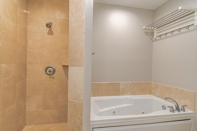 Building Photo - 16101 Emerald Estates Dr