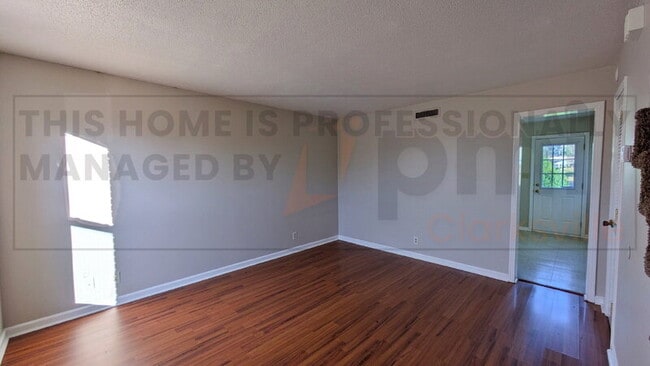 Building Photo - 1531 E Knollwood Cir