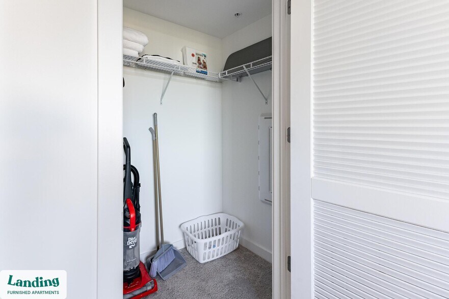 Building Photo - 200 NE 1st Ave