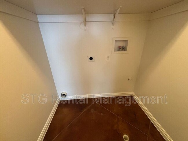 Building Photo - 2801 E 450 N