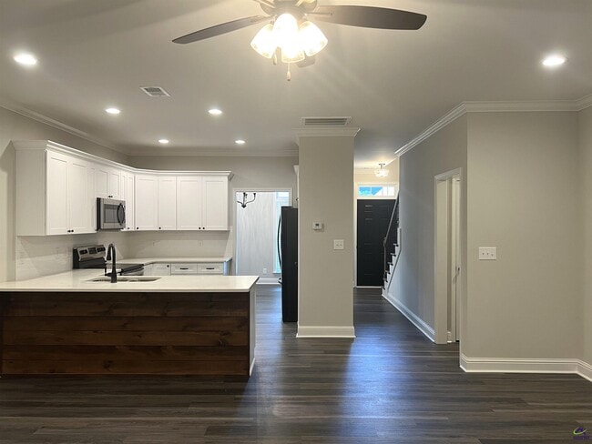 Building Photo - 250 High Ridge Ct