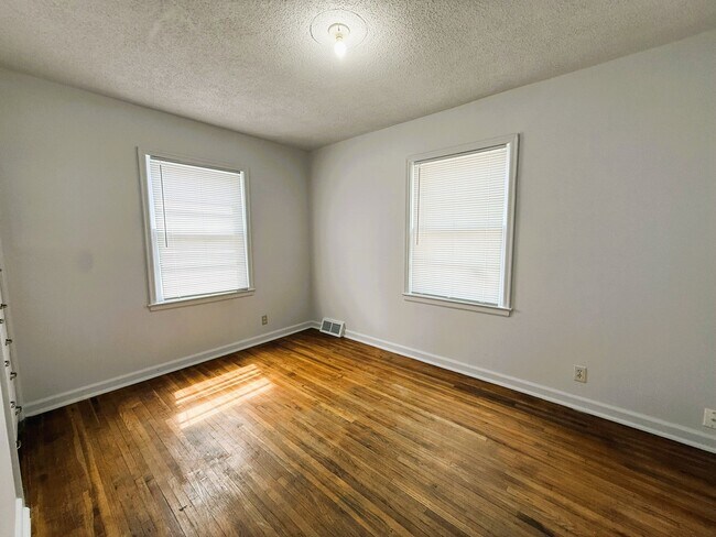 Building Photo - 1514 N Pershing St