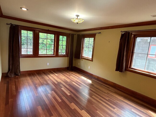 Building Photo - 1285 Campus Dr