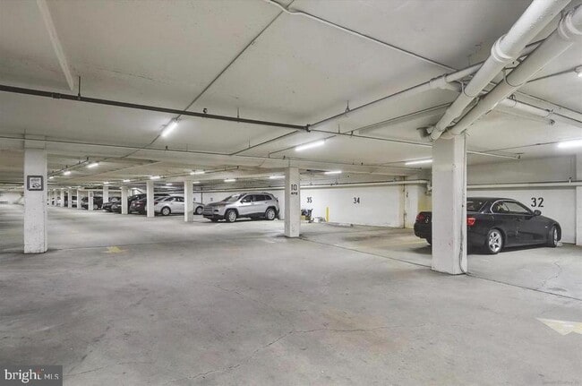 Building Photo - 10201 Grosvenor Pl