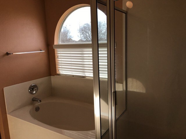 Building Photo - 2737 Breezy Point Cove