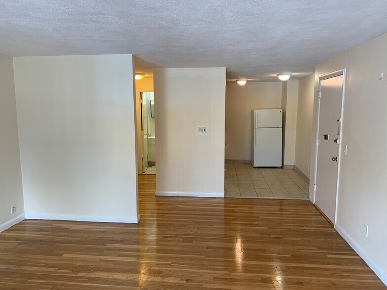 Primary Photo - 88 Gardner St