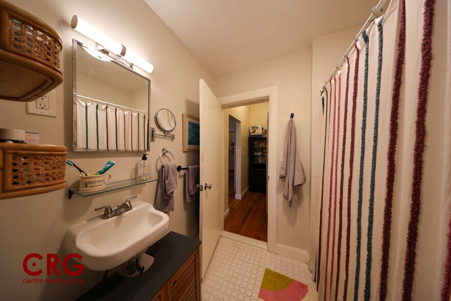 Building Photo - 1728 Beacon St