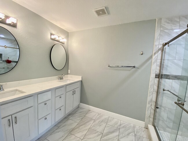 Building Photo - 6396 Daysbrook Dr