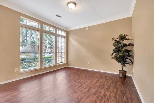 Building Photo - 4323 Ringrose Dr