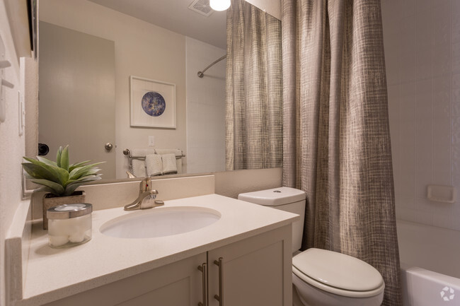 1BR, 1BA - 699 SF - Alvista Trailside Apartments