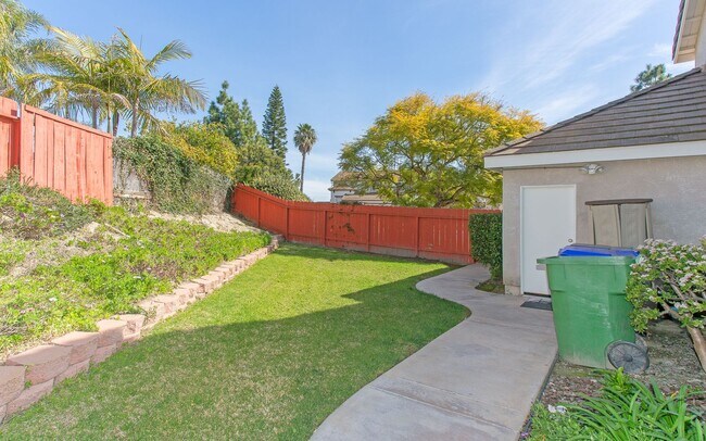 Building Photo - Large 4 Bedroom, 2.5 Bath Home with Large 3 Car Garage!!