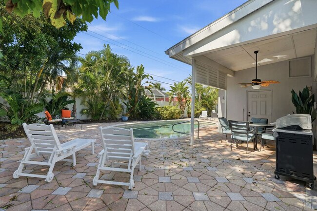 Building Photo - 27526 Los Amigos Ln