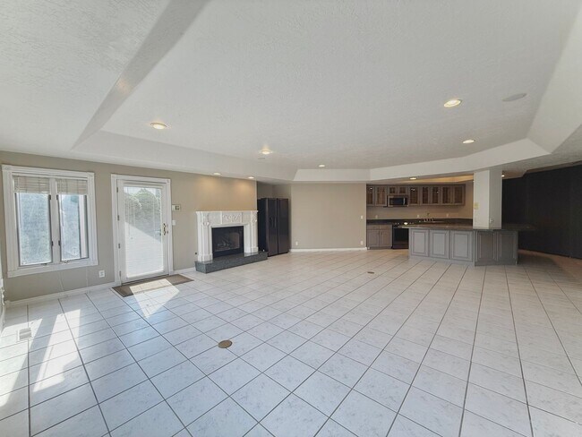 Building Photo - Garden Level in Luxury Home Available Now