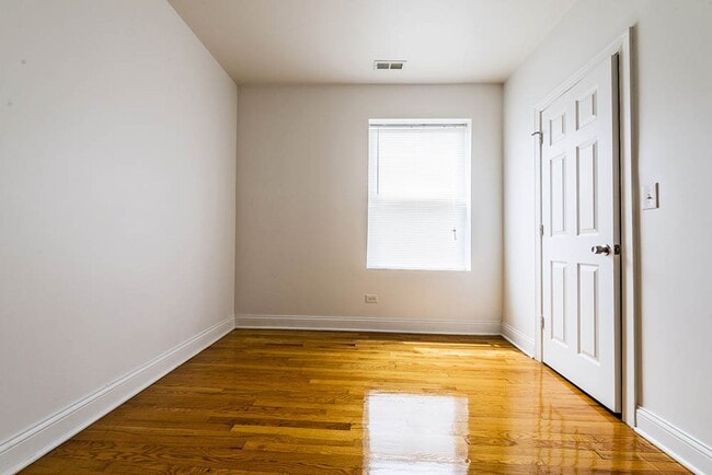 Building Photo - 6954 S Calumet Ave 326 E 70th St Chicago, IL 60637