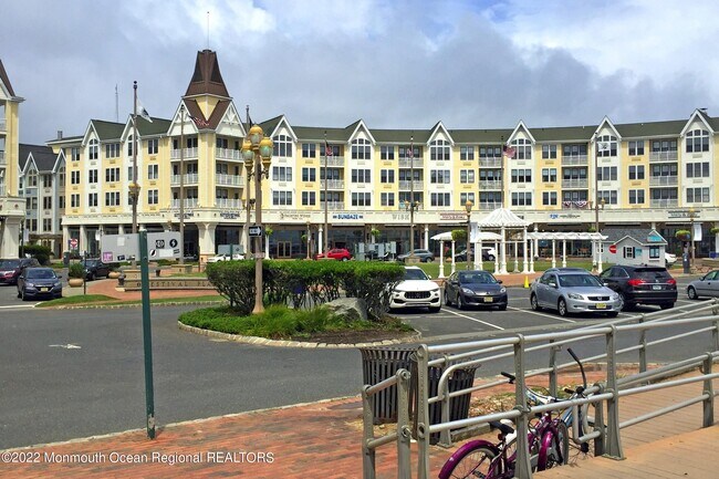 Building Photo - 130 Shore Dr