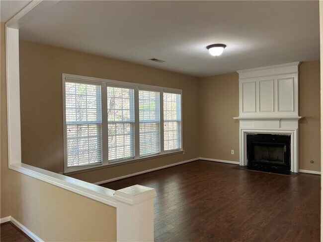 Building Photo - 3413 Stoneham Dr NW