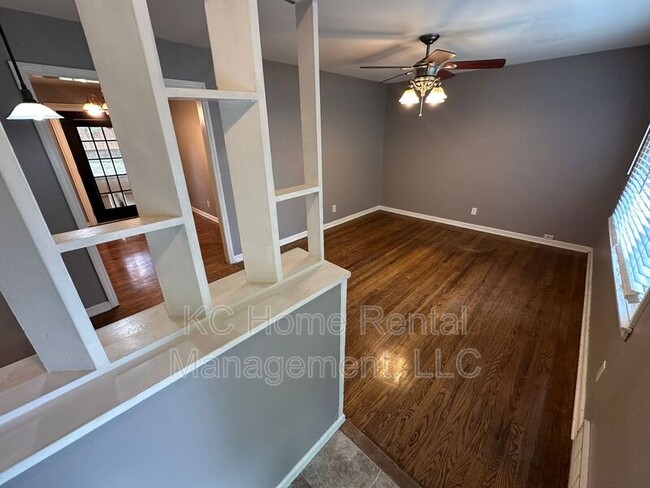 Building Photo - 619 W 85th St