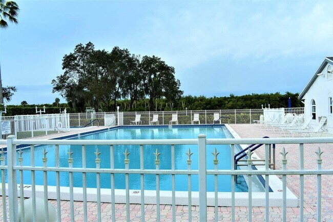 Building Photo - 2502 SE Anchorage Cove