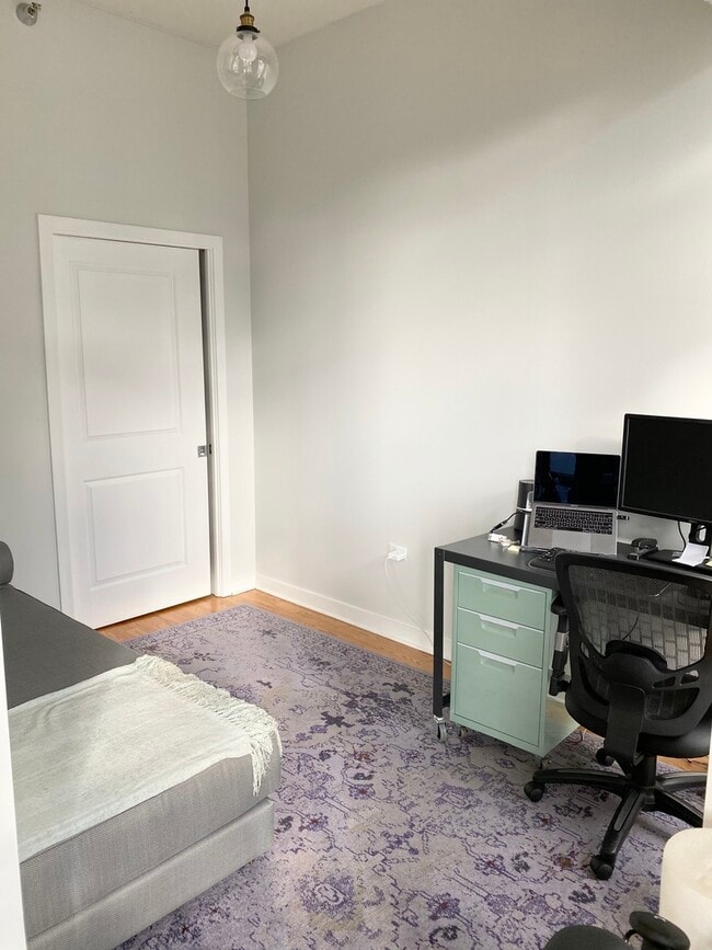 Building Photo - 901 W Madison St