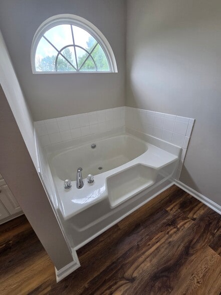 Building Photo - 4909 Orchard Hill Dr