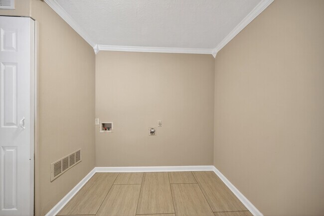 Building Photo - 2327 Mura Dr