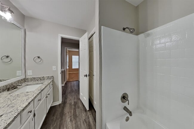 Building Photo - 9919 Villa Verde Dr