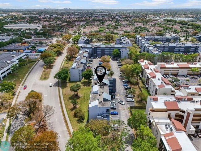 Building Photo - 310 Fontainebleau Blvd