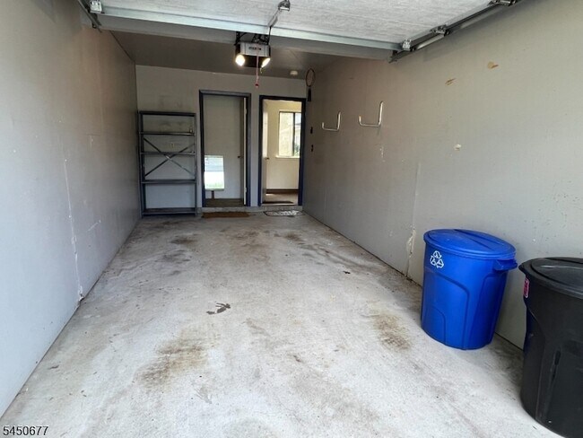 Building Photo - 179 Drake Ln