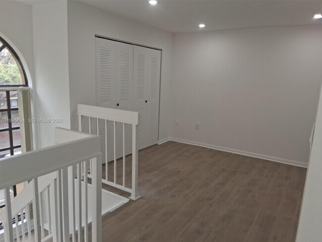 Building Photo - 15495 N Miami Lakeway