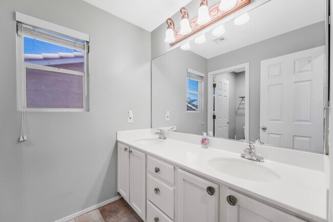 Building Photo - 9921 Canyon Peak Dr
