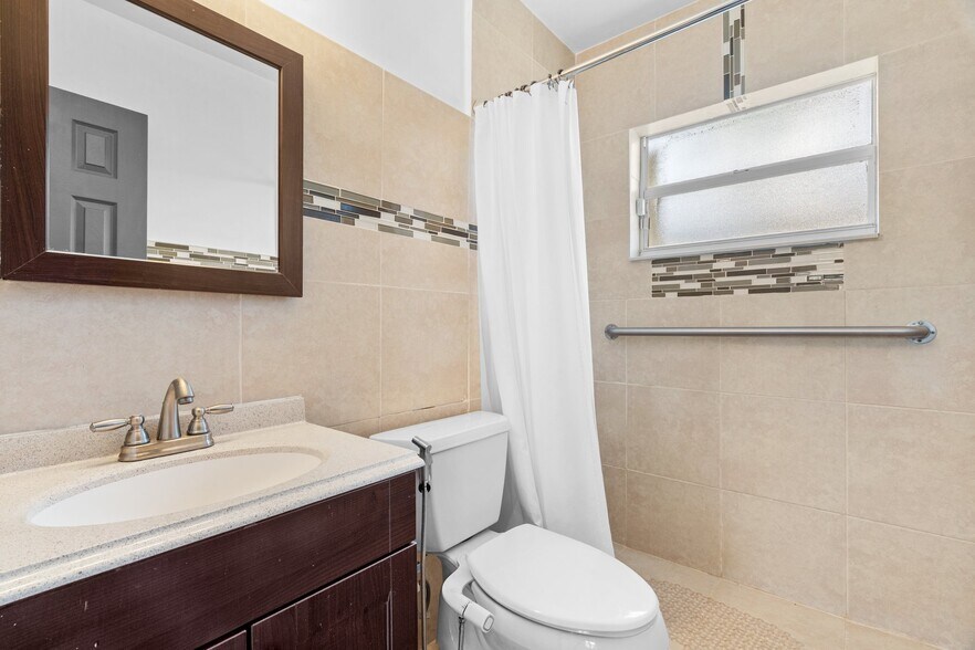 Building Photo - 2235 Coolidge St