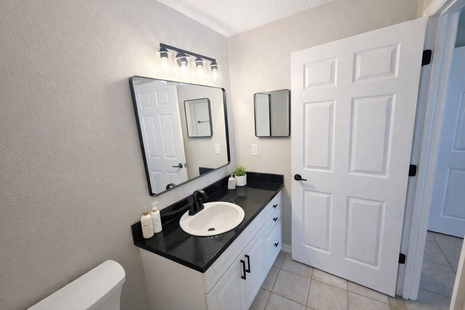 Building Photo - 215 S Boyd St